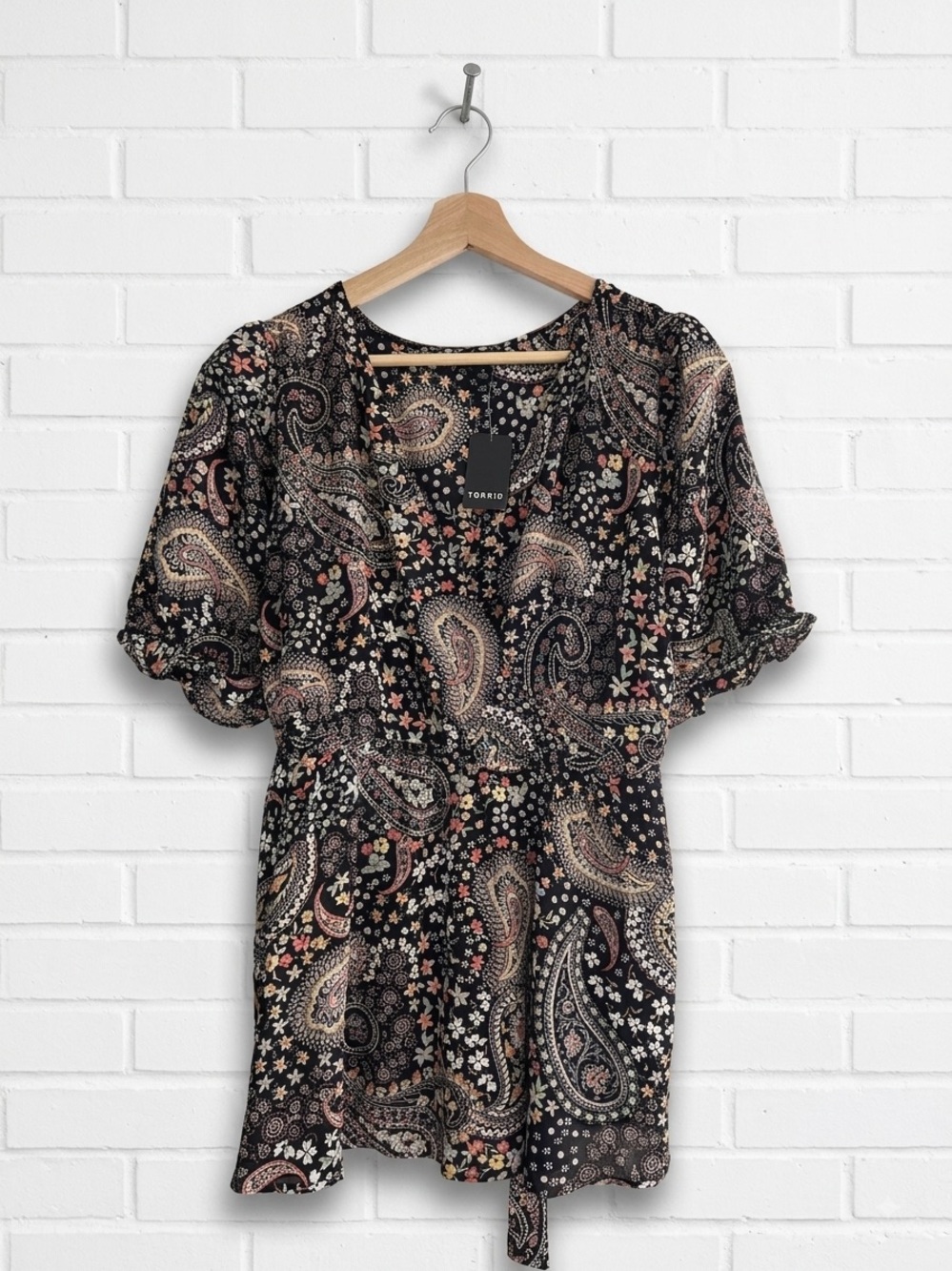 Torrid Black Paisley Georgette Surplice Babydoll Wrap Top Size 2 2X 18-20 NWT